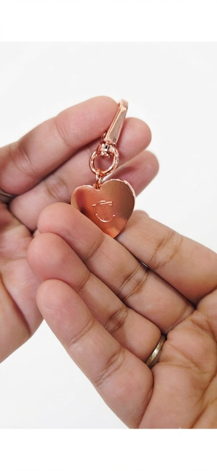 Charlotte tilbury hearts shape charm