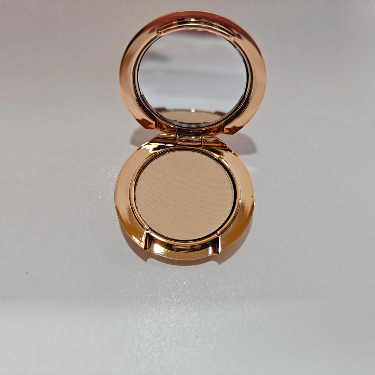 Charlotte Tilbury Airbrush Flawless Finish compact -0.8gm