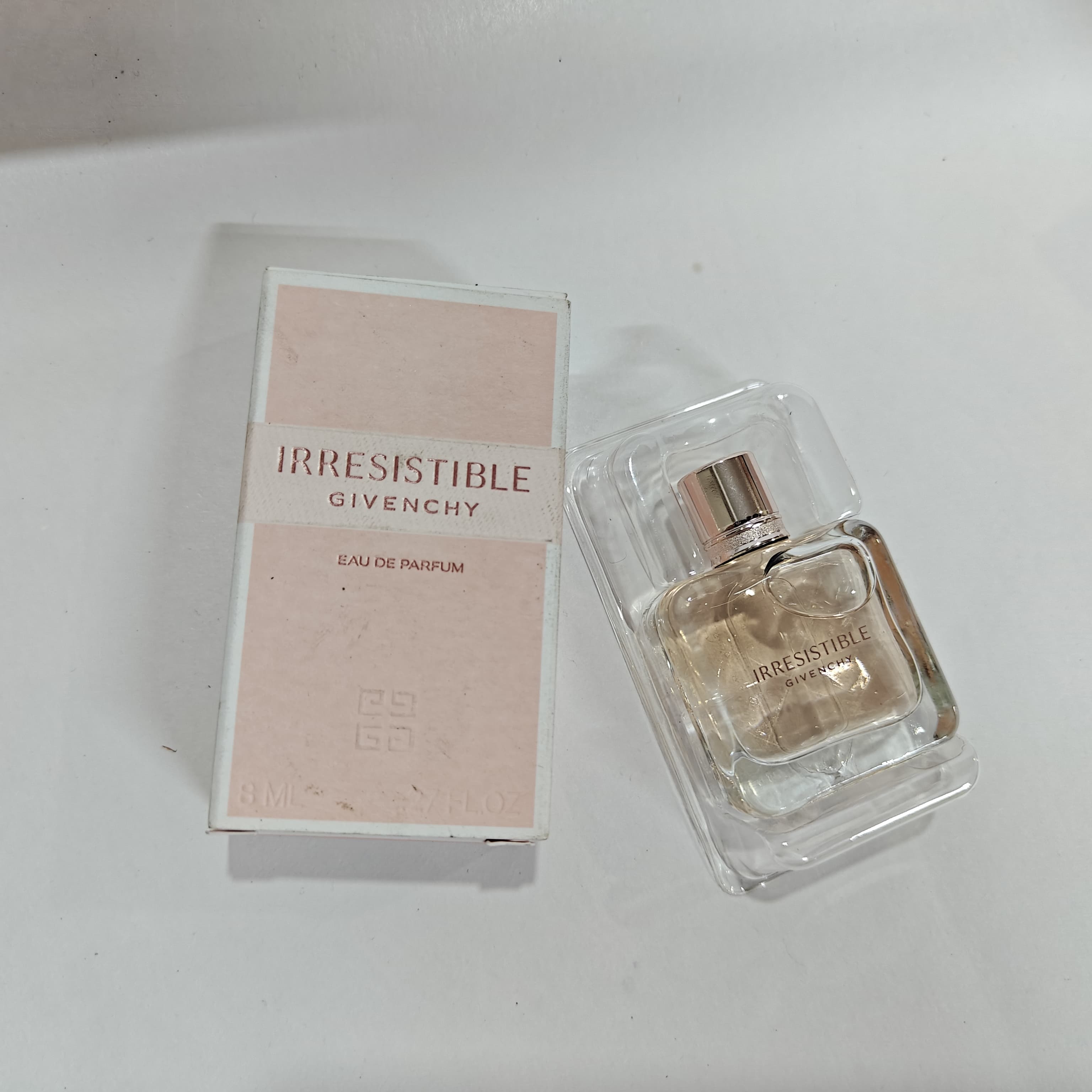 Givenchy Irresistable - Eau De Parfum - Mini (0.27 oz / 8ml)