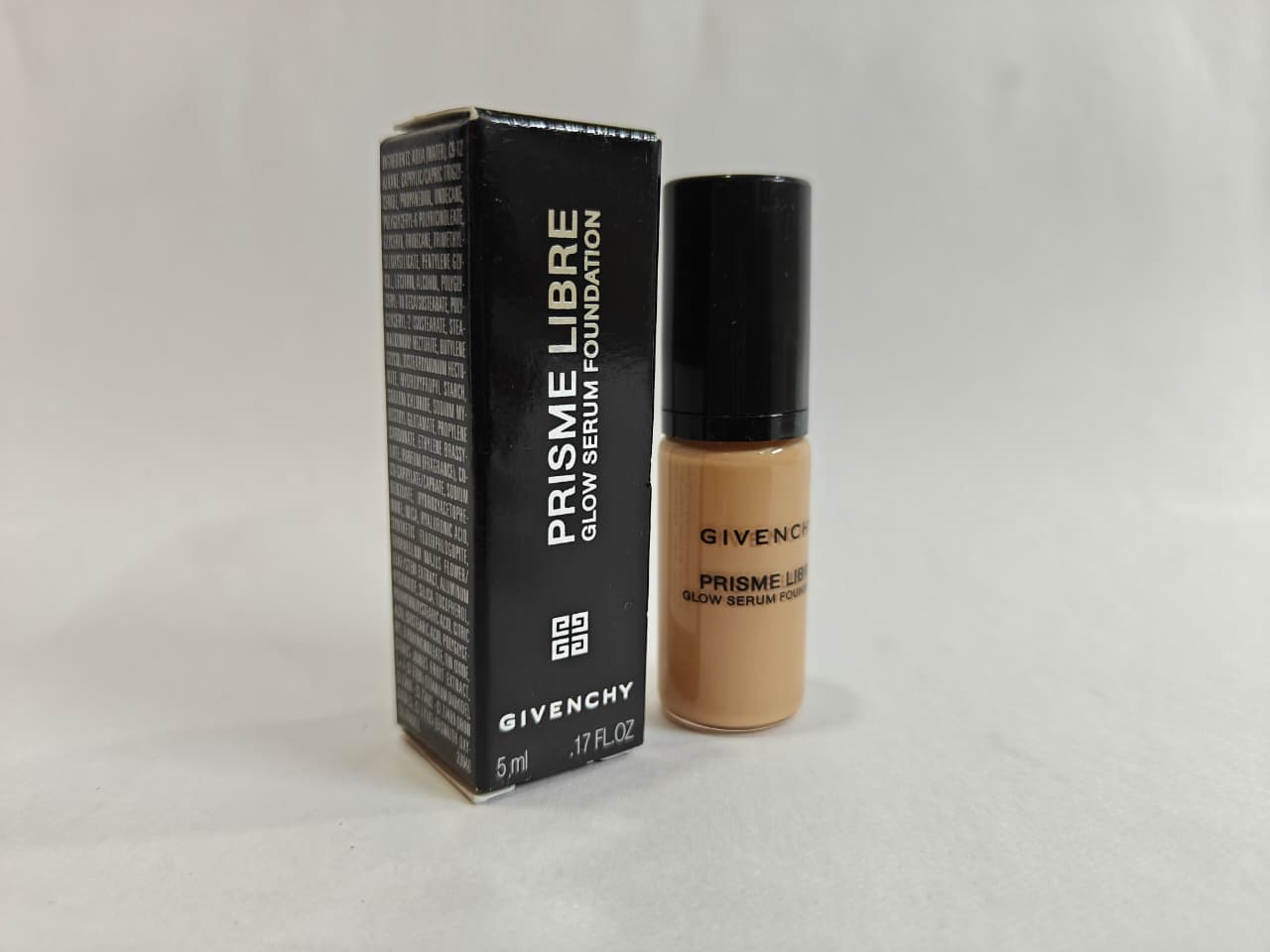 Givenchy Prisme Libre Glow Serum Foundation (5ml)